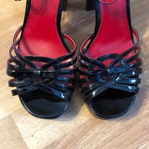 Black patent leather Guess Sandals